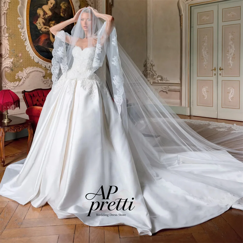 AP pretti Off White Wedding Dresses Sweetheart Collar Sleeveless Exquisite Beading Pleat Ball Gowns Bridal Gown Customized 2027