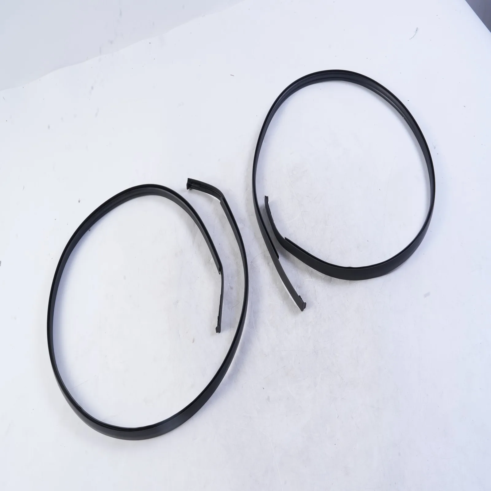 

Комплект накладок на крышу 75551-52160 75552-52140 ДЛЯ Toyota Yaris Sedan 2007-2011 гг.