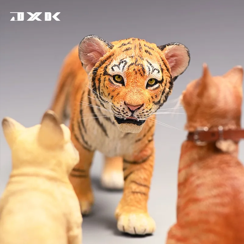 JXK 1/6 Urocza Figurka Małego Tygrysa Ręcznie Robiona z Żywicy Model Zwierzęcia Pasujący do Zabawek 12-calowych Dekoracja Biurka Kolekcjonerska