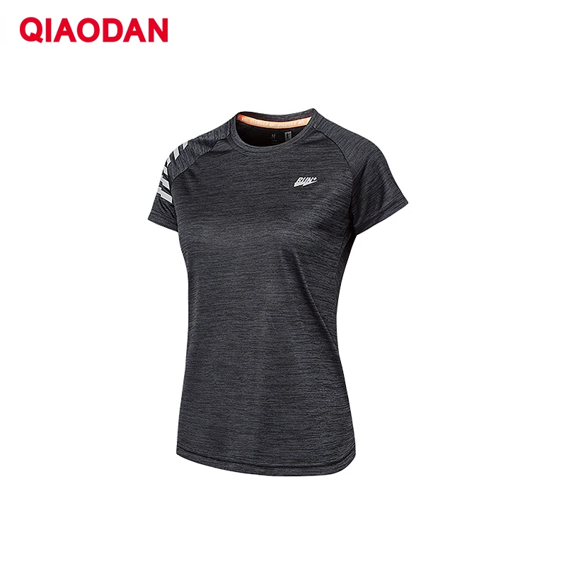QIAODAN تي شيرت رياضي امرأة الصالة الرياضية الصيف سريعة الجافة س الرقبة ملابس رياضية اللياقة البدنية التدريب الجري ملابس علوية غير رسمية XHS1291224