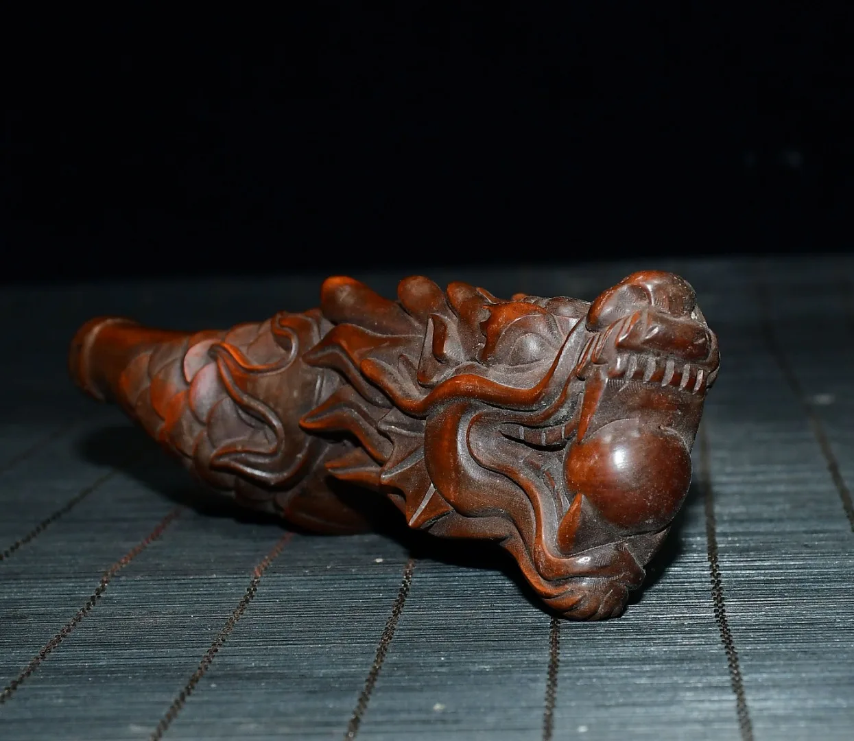 Old Boxwood Dragon head slingshot model Children's Fun Tools Chinese Loong Statue Wenfang Amass wealth Ornament