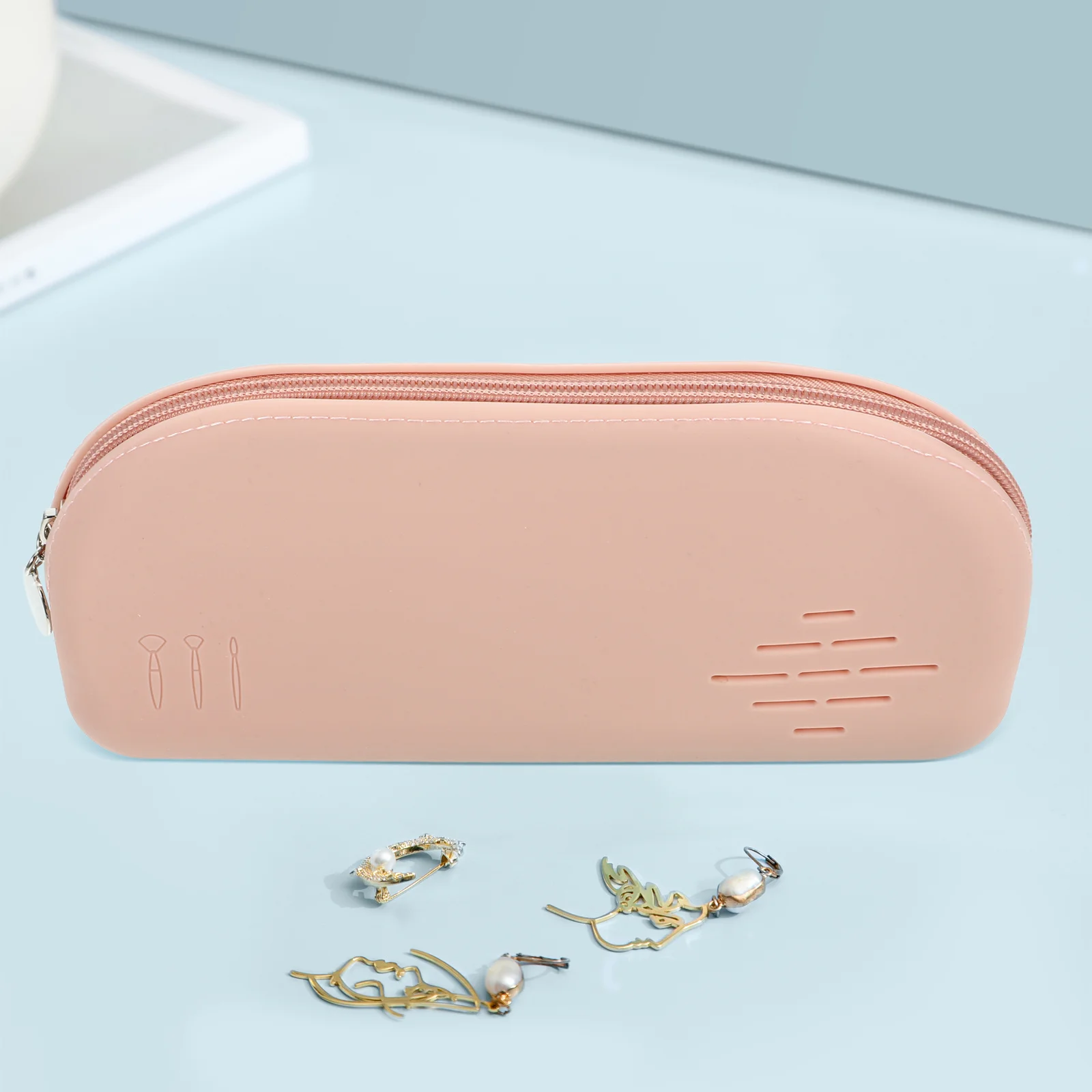 

Silicone Makeup Brush Holder Travel Compact Lightweight Portable Large Capacity Makeup Brush Organizer Bag for Face