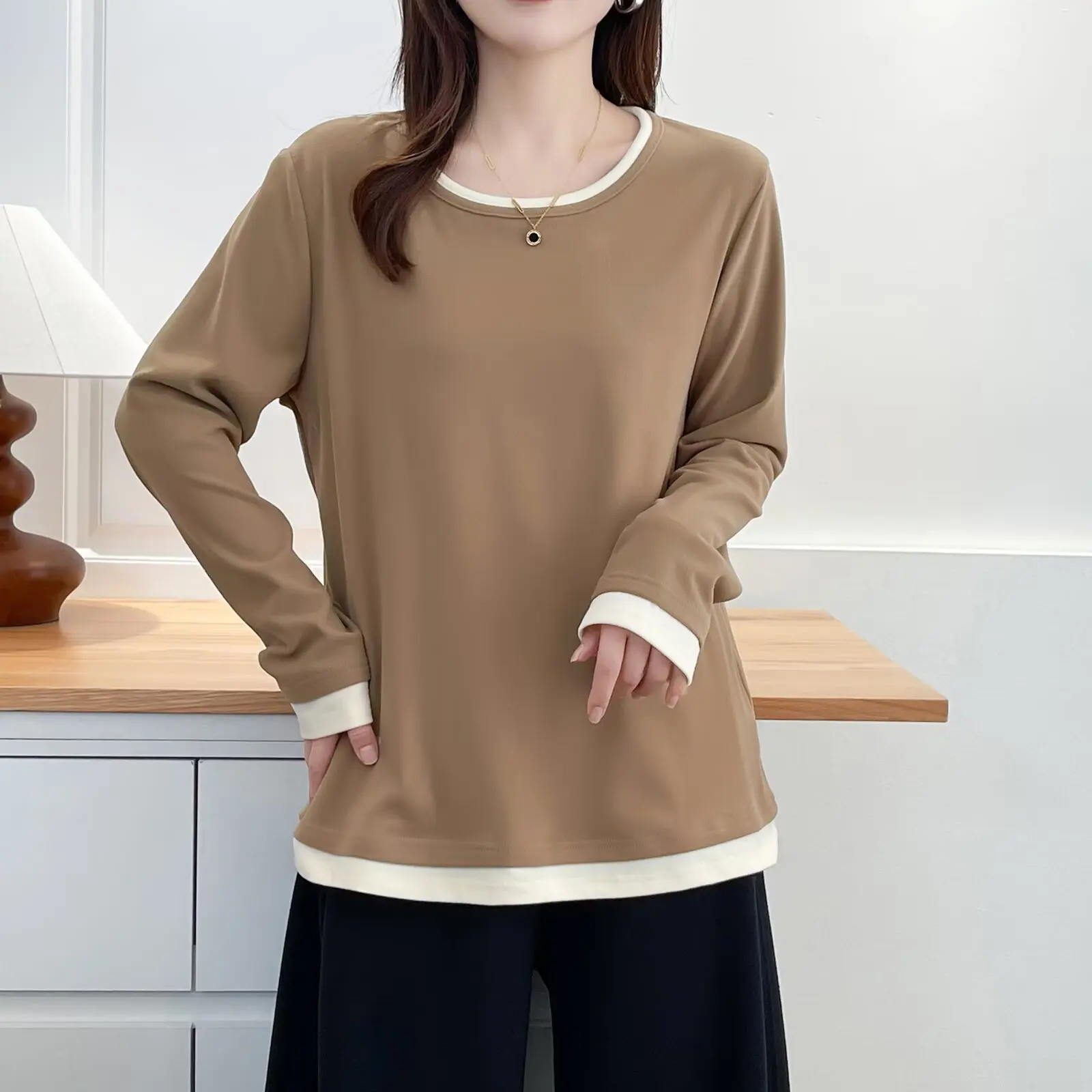 XXXXL موضة حجم كبير تي شيرت نسائي 2025 الخريف الشتاء عادية اللون حجب الصوف الدافئة بلوزات بأكمام طويلة 2532