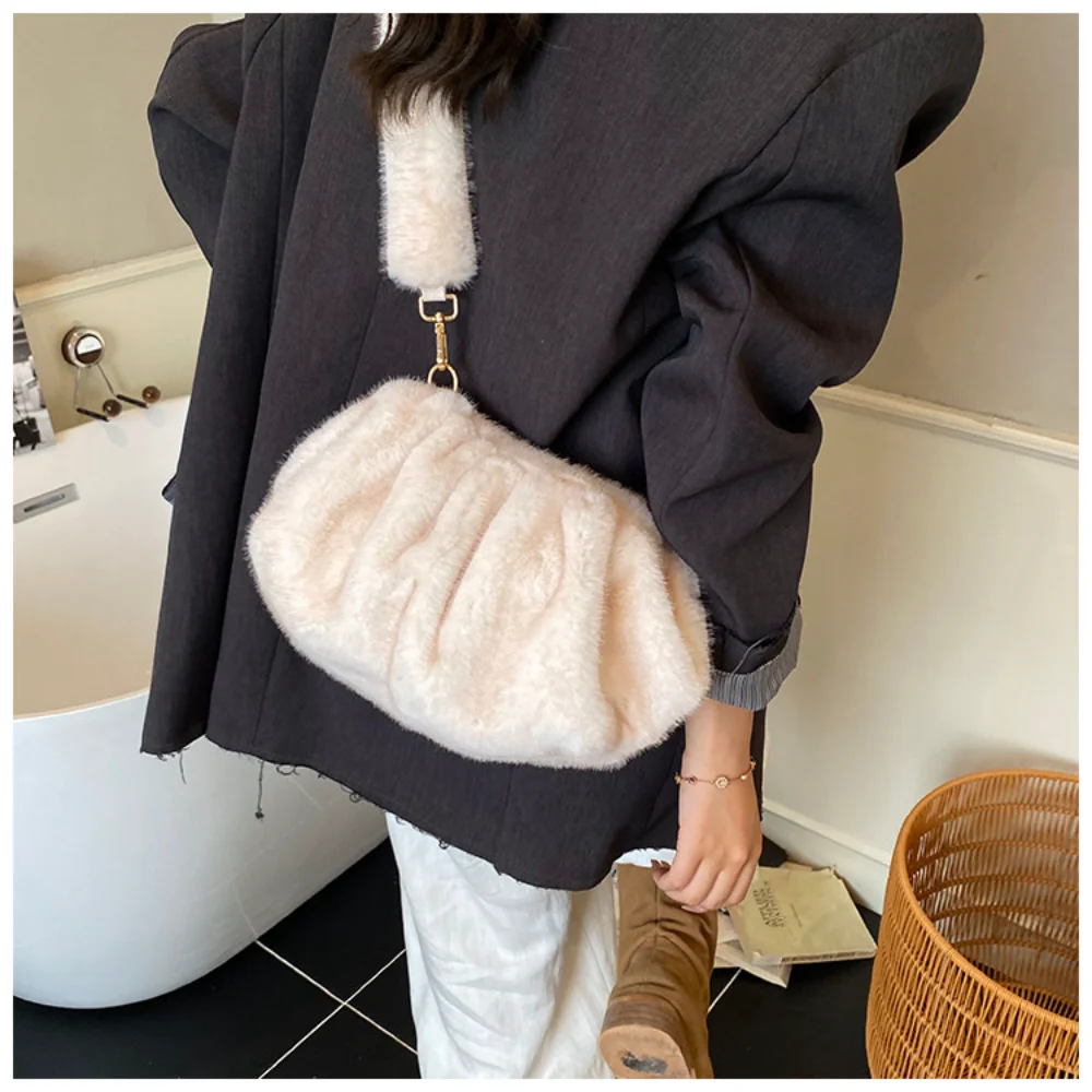 حقيبة كروس بودي حقيبة نسائية ناعمة من فراء المنك المقلد حقيبة فاخرة للاستخدام اليومي والسفر والنزهات غير الرسمية