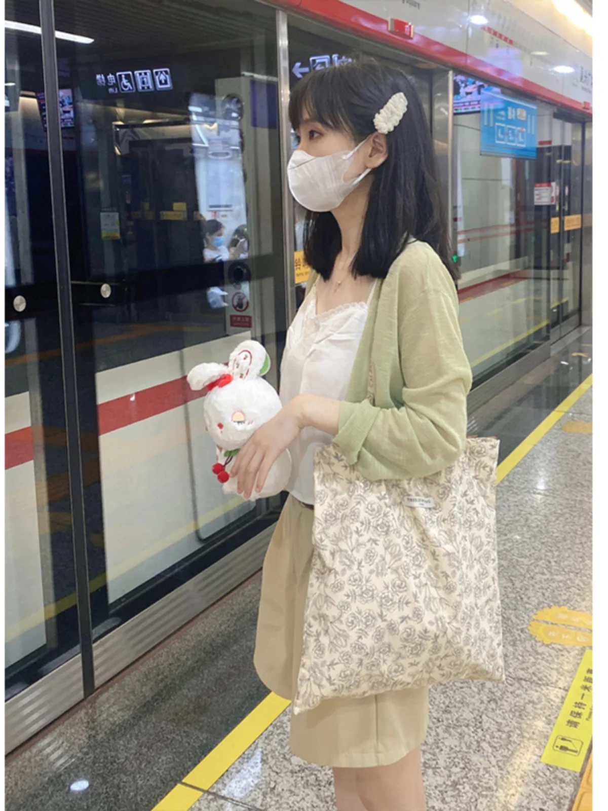 Light een Silk Ice Knitted Cardigan Women's Summer Thin Veil Sunscreen Long Sve V-Ne ort Coat Morning Bell Evening Song