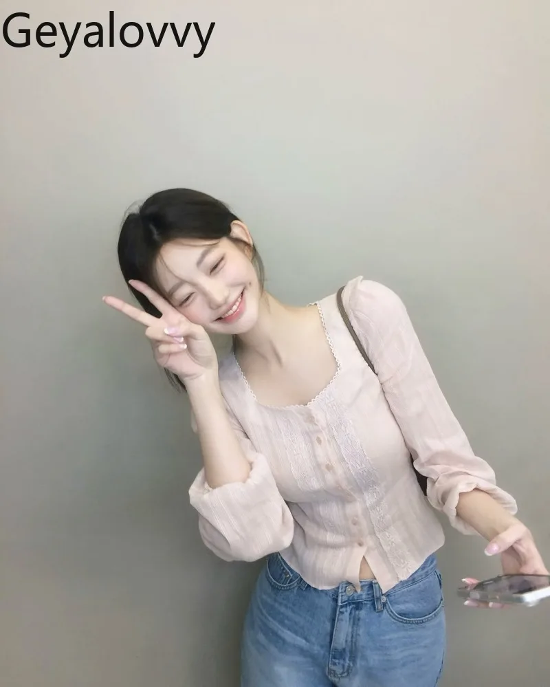 Koreański Niszowy Design Wiosna i Jesień Nowa Różowa Słodka Dziewczęca Delikatna Bluzka z Perłowymi Guzikami Haftowana Wyszczuplająca Koszula z Długim Rękawem