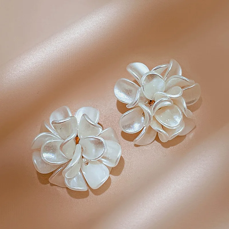 DOO MEI 3D Layered Petal Flower Stud Earrings for Elegant Bridal Wedding Dating Banquet Prom Fashion Jewelry Gift for Ladies