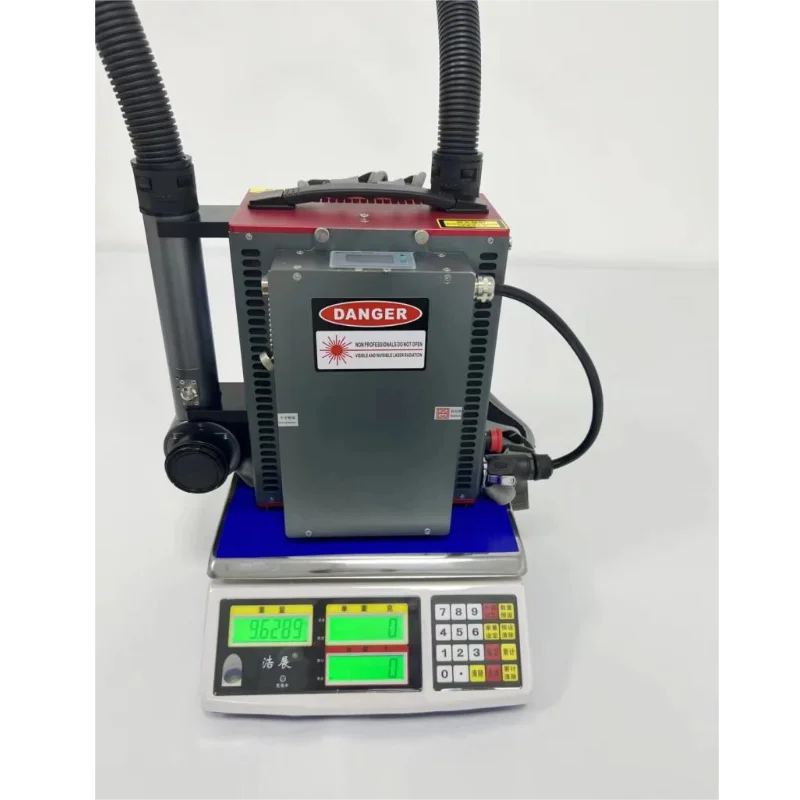 

Easy Operate Mini Fiber Laser Backpack Cleaner 100W With Wireless Controller With 1.5mJ Maximum Single Pulse Energy