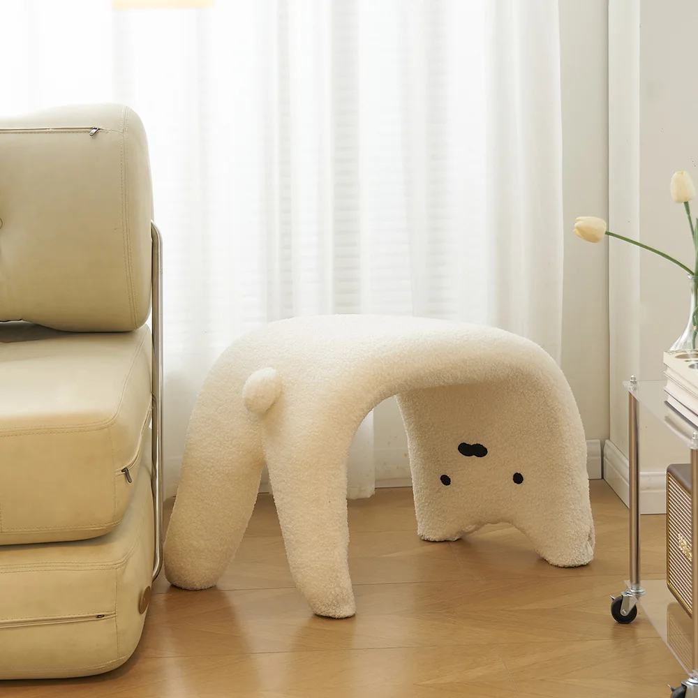 Moderner, schlichter Internet-Schuhhocker aus Lammwolle