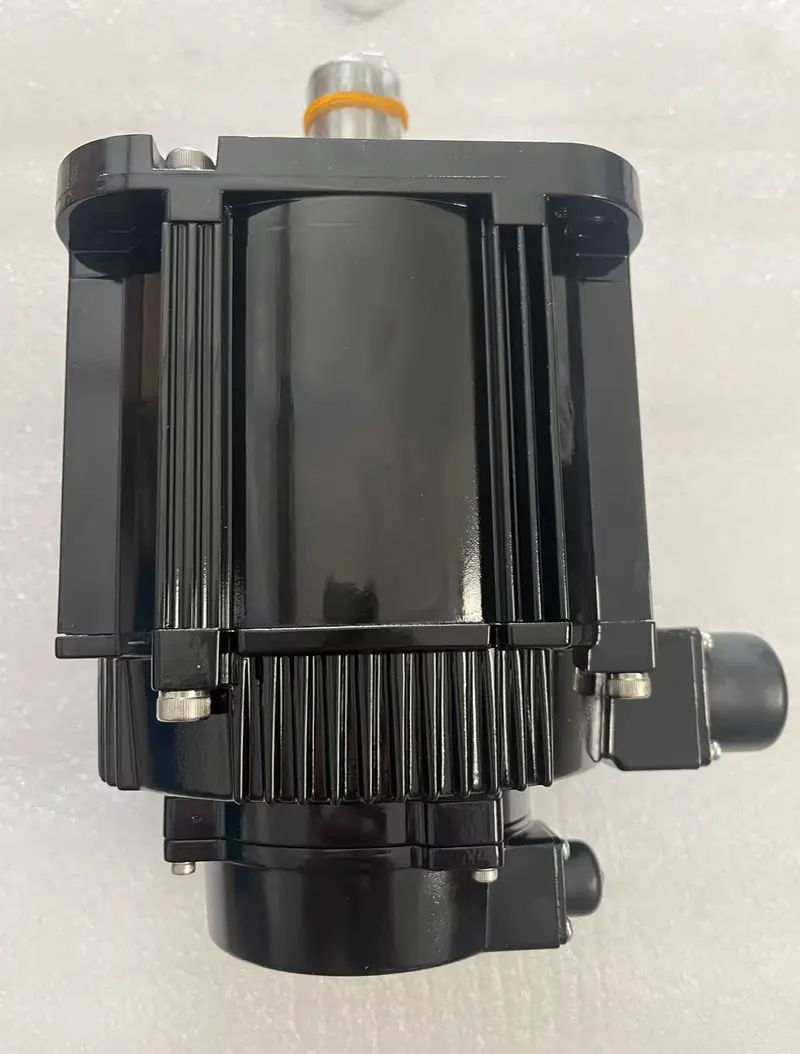 

Совершенно новые SGM7A-10AFA6C, SGM7G-20AFC6C, SGM7A-50AFA6C. Гарантия один год.
