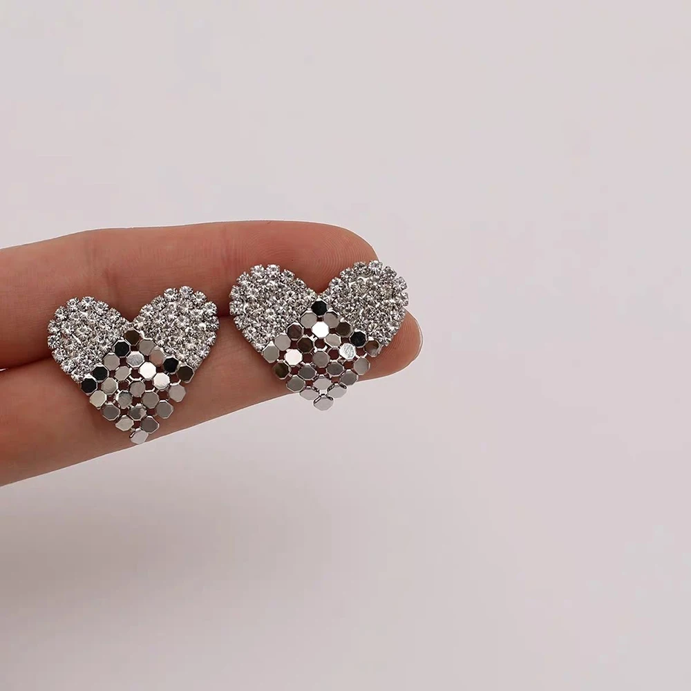 New Sweet Love Clip on Earrings for Women Creative Temperament Light Luxury Earrings Wholesale