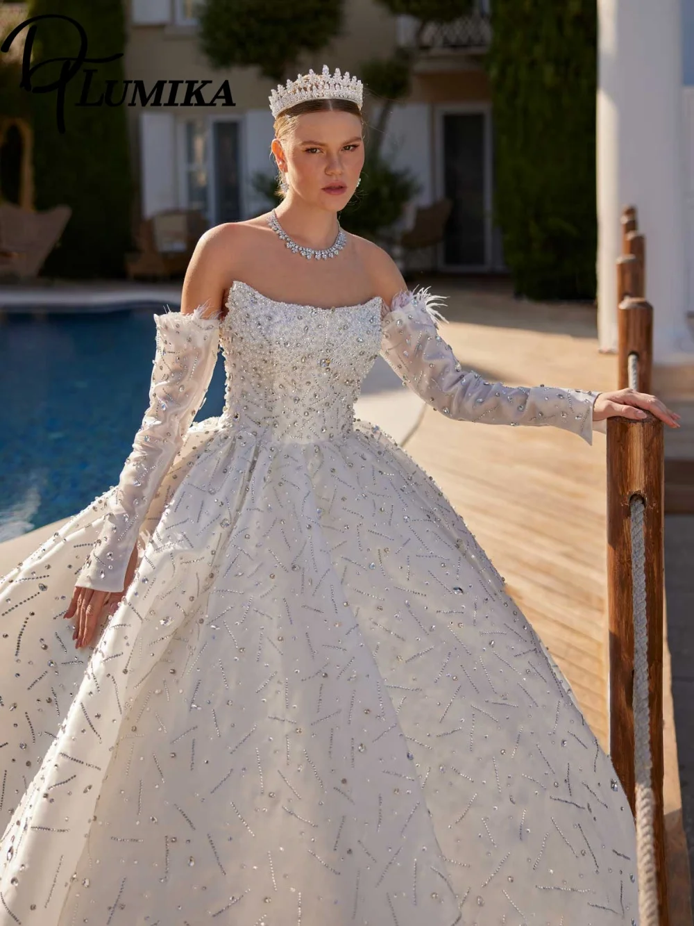 

Luxurious Strapless Wedding Dress Elegant 3D Applique Bridal Gown Graceful A-Line Floor-Length Wedding Gown Customized