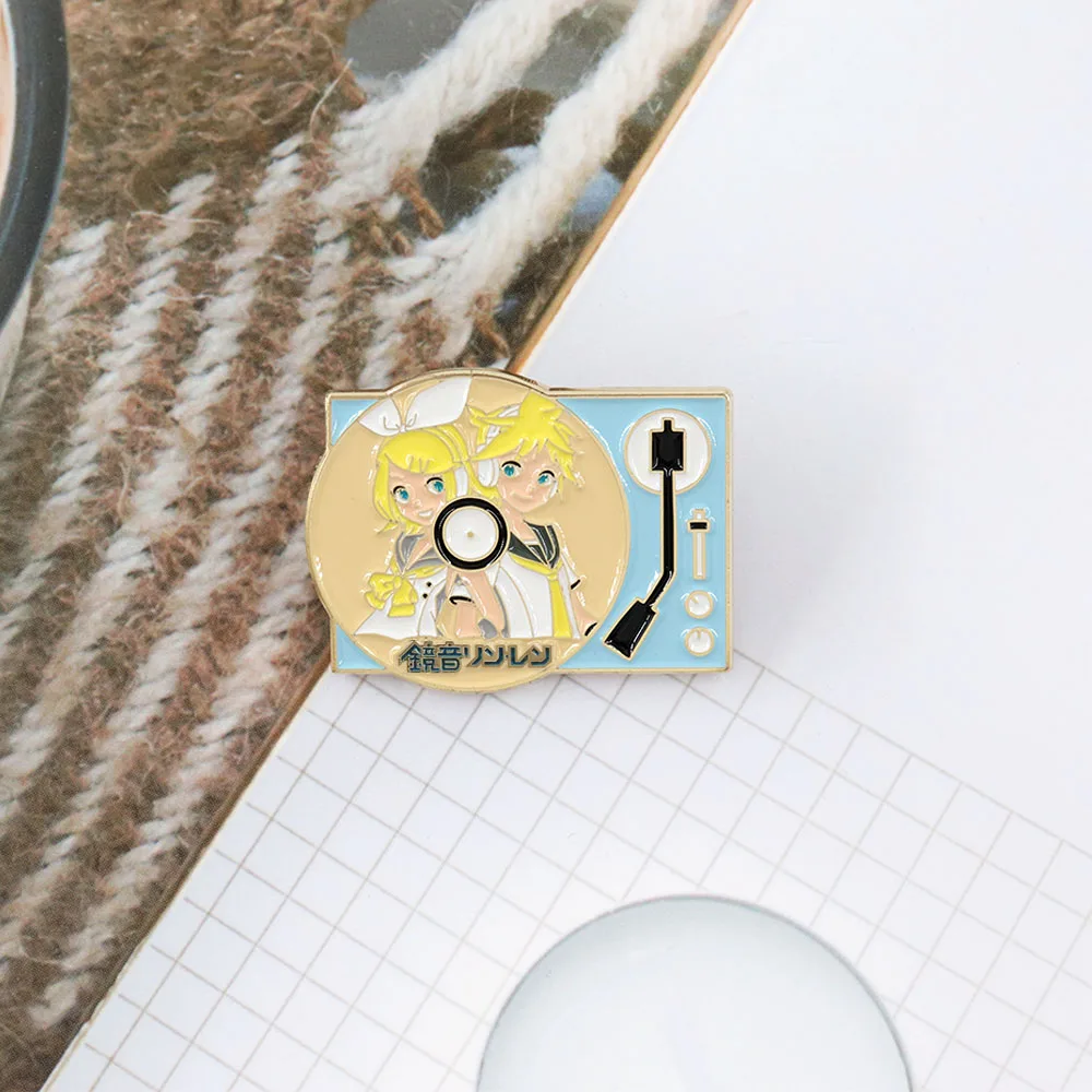 Cute comic image lapel pin twins mirror virtual singer character idol electronic music creation art album fan gift metal badge