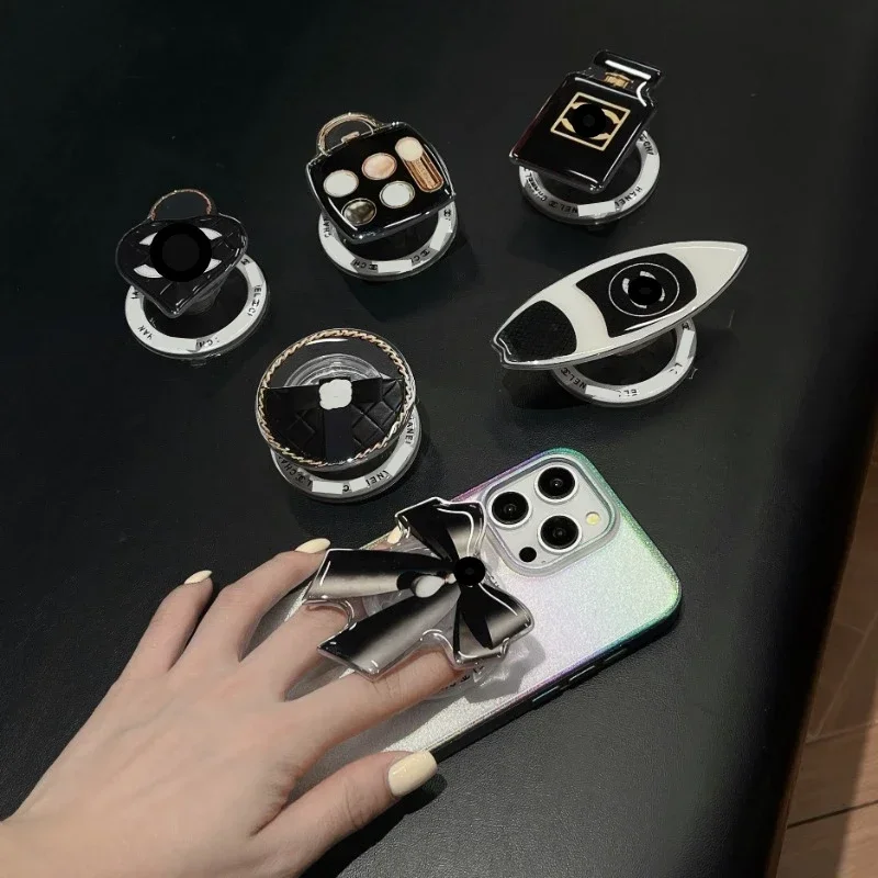 

Light Luxury High-end Strong Magnetic Mobile Phone Stand Holder Trend MagSafe Mobile Phone Accessory Classic Fashion Phone Grip