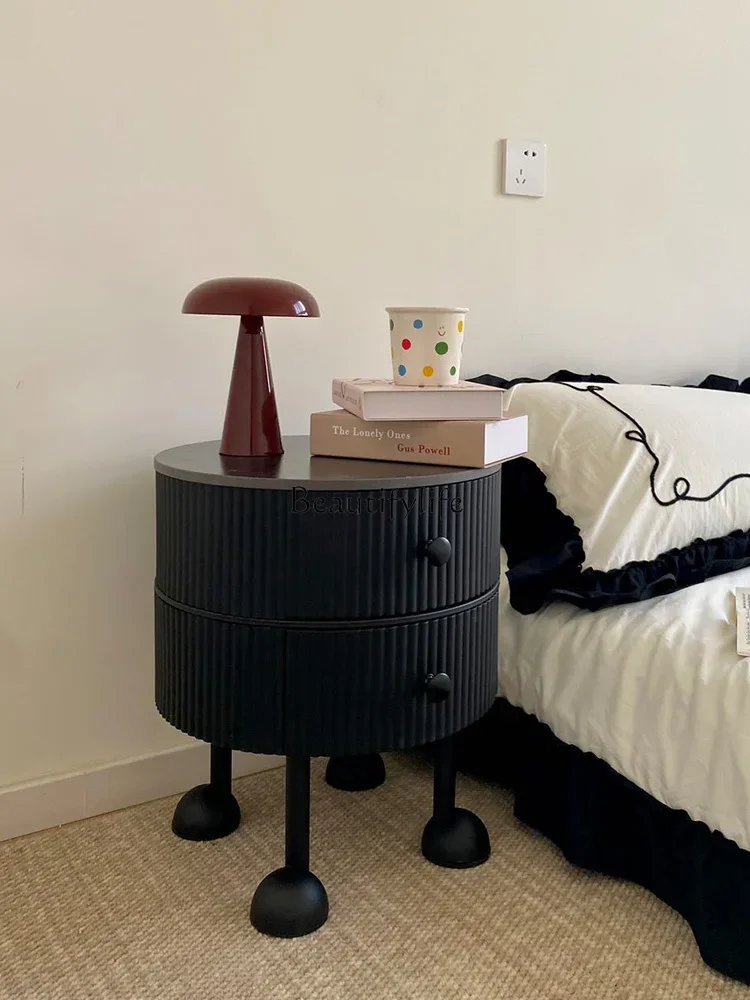 

French light luxury high-end master bedroom small bedside table creative medieval black round small bedside table