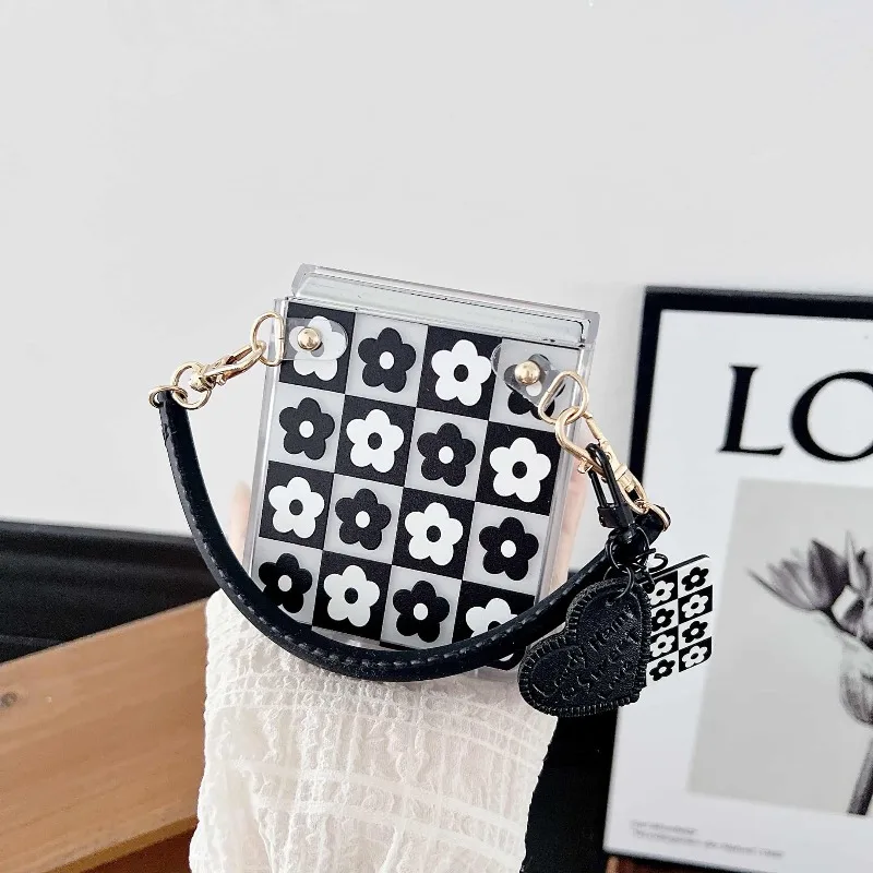 Черно-белый чехол для телефона с клетчатым цветком для Samsung Galaxy Z Flip 7, 6, 5, 4, 3, Flip7, защитный чехол с ремешком на запястье