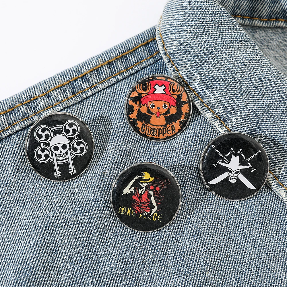 2/4 Pcs Cartoon Pirate King Brooch  Straw Hat Japanese Cartoon Anime Loveiy Metal Badges Pirate Group Alloy Accessories Gift