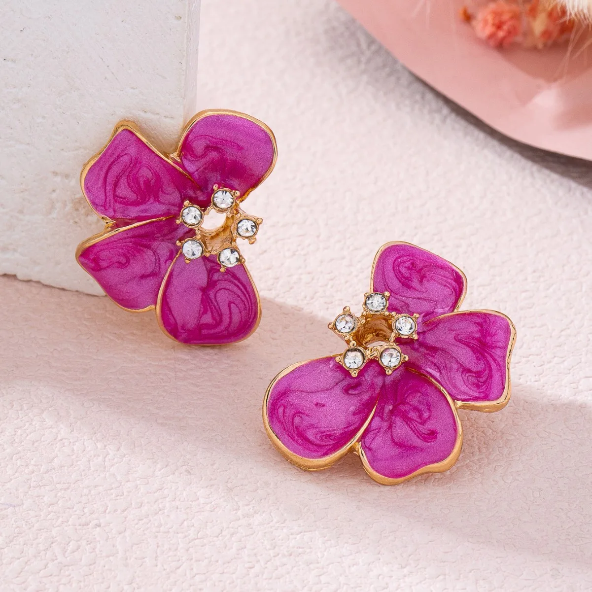 Cross border women's light luxury niche design style, simple and elegant earrings, flower drip oil versatile trendy earrings