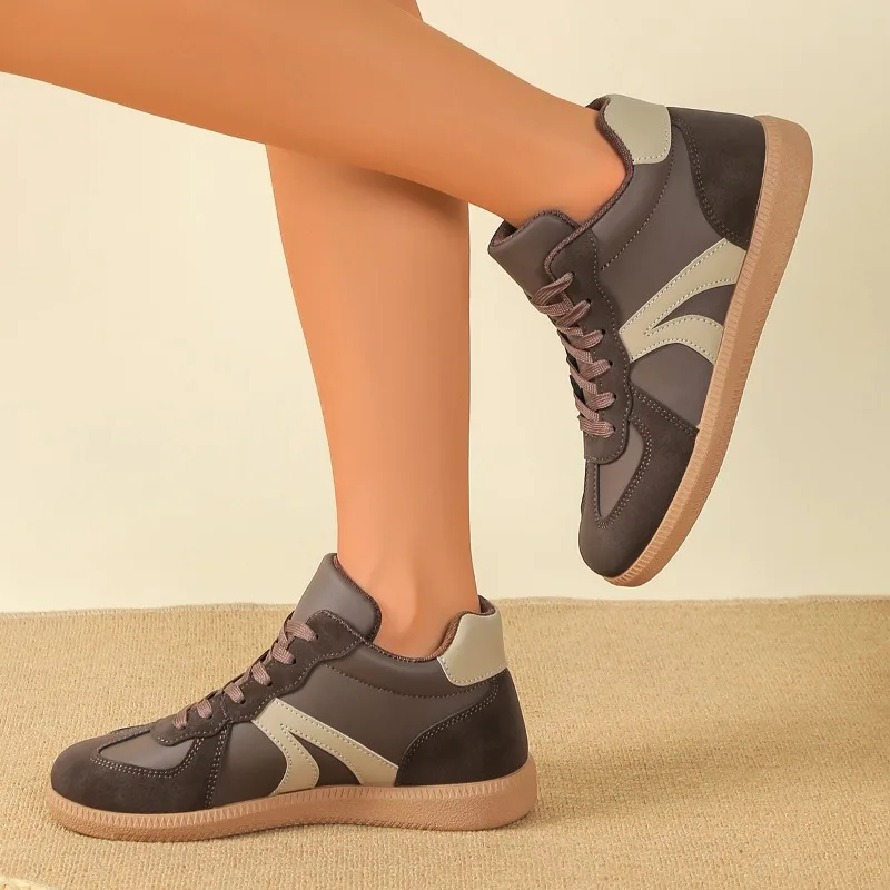 2025 المألوف والأكثر مبيعا الخريف جديد كبير الحجم المرأة أحذية رياضية فاخرة شقة مريحة الرجعية تنوعا حذاء كاجوال #4