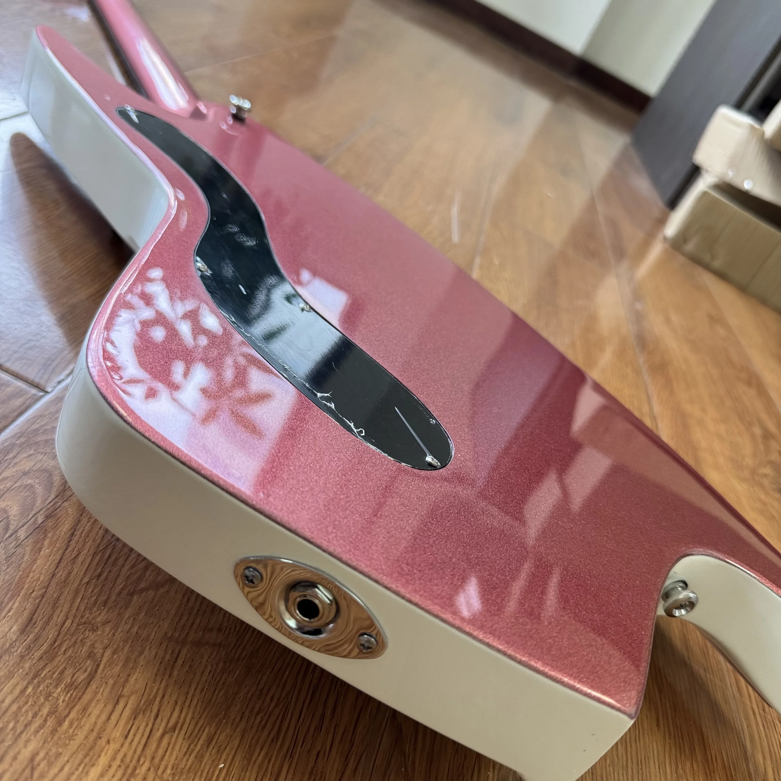 Electric Guitar Features A Color Scheme Of Metallic Red And Ivory White It Is Equipped With Silver Metal Guards, Chrome Double-Coil Pickups Chrome Fixed Bridge Rosewood Fingerboard And Diamond-Shaped Inlay Decorations