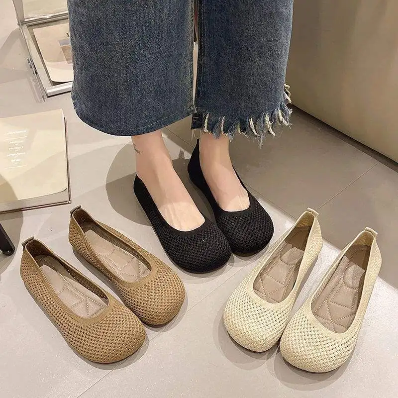 Spring and summer new retro women's shoes with round toe flat bottom, fly weave, breathable soft sole, one foot kick, bean shoes