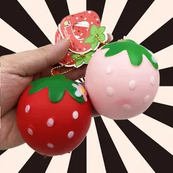 Chaveiro bonito de morango simulado fruta, PU Slow Rebound Toy, criativo macio pinch música Fidget brinquedo, brinquedo de descompressão para crianças e adultos