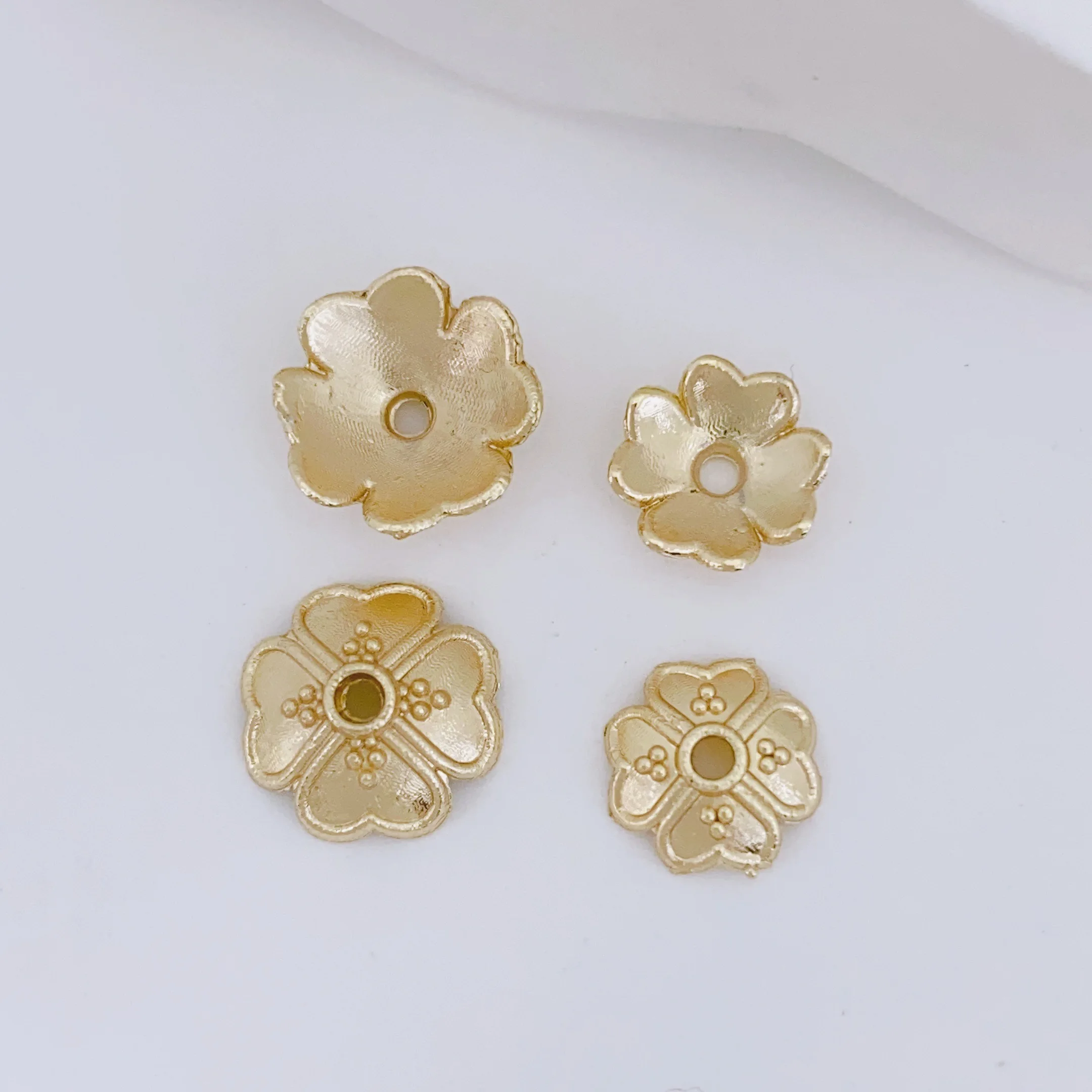 50 sztuk DIY Perłowa Bransoletka Naszyjnik Przekładki Akcesoria Czterolistna Koniczyna Nakładka Uchwyt na Koraliki Materiały do Wyrobu Biżuterii Hurt