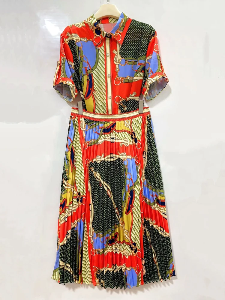 

Летний комплект женской одежды из двух частей с рубашкой с короткими рукавами и лацканами в стиле ретро с геометрическим принтом и свободной плиссированной юбкой.