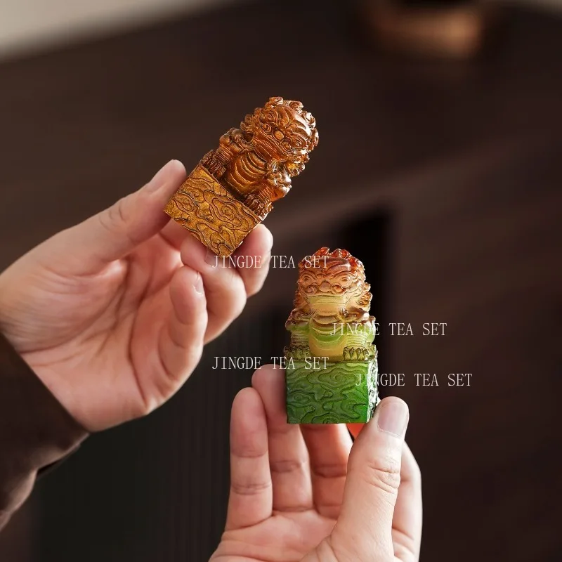 1pc﻿ Color Changing Resin Lion Seal Tea Pet Chinese Guardian Lion Figurine Cloud Pattern Base Kung Fu Tea Table Decor Ornament