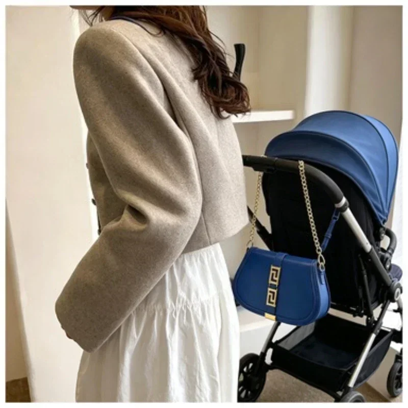 Romantic Heart-Shaped Crossbody Bag - Cute Women's Shoulder Handbag With Kiss Lock Closure & Chain Strap