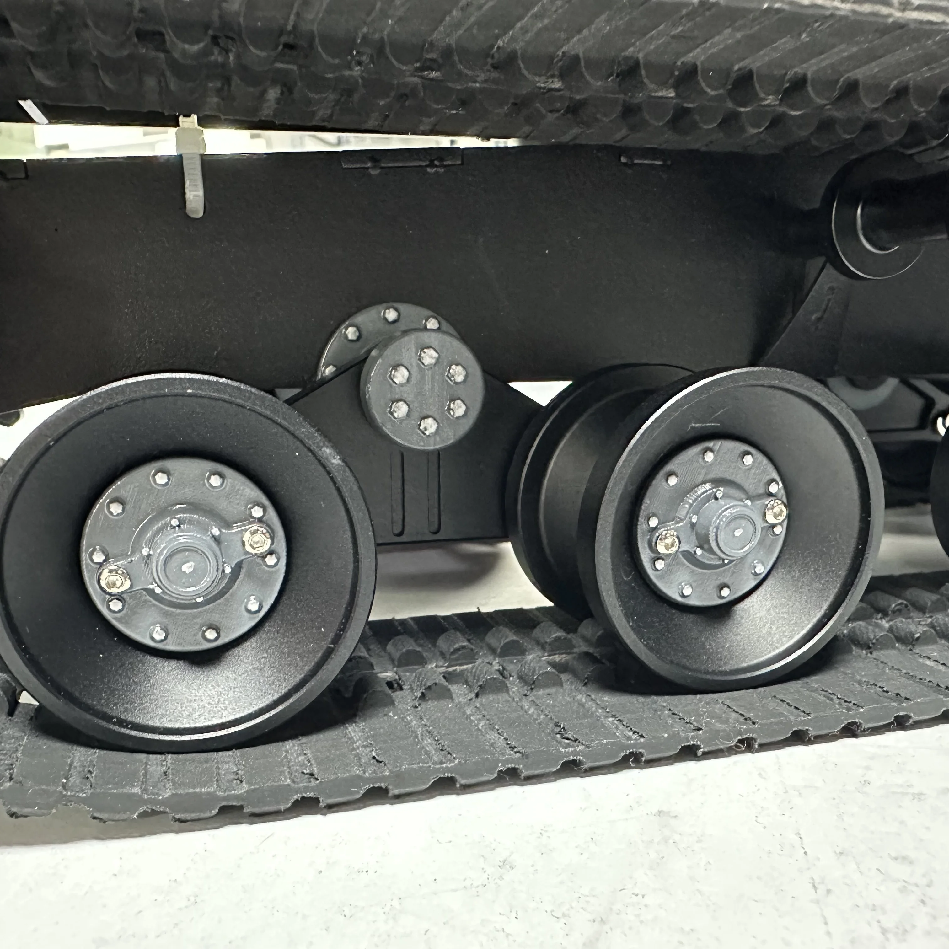 

T14R RC Hydraulic Tracked Dump Truck RTR 1/14 Remote Control Metal Dumper Car Model 360 Degrees Rotation Light Sound Battery Toy