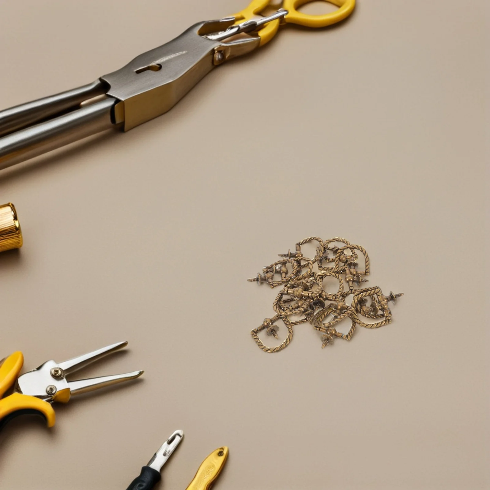 

Ретро винтажная ручка для ящика шкафа, расстояние между отверстиями 96 мм, классическая фурнитура для кухонных дверей, аксессуары, прочный дизайн