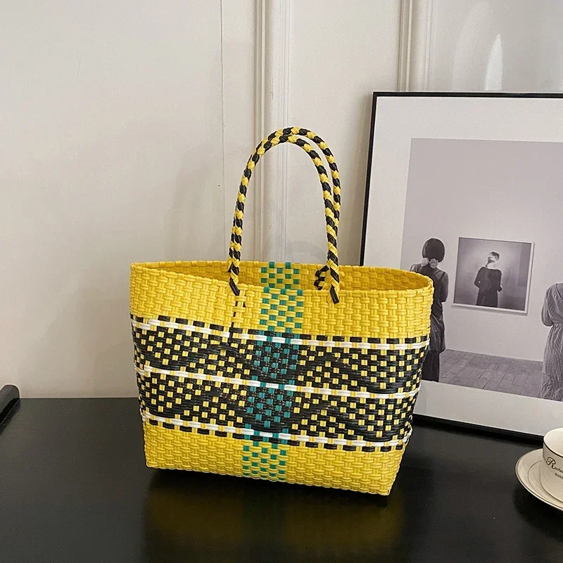 2024 Handmade Woven Portable Handbag Large Capacity Plastic Tote Bag Summer Beach Travel Holiday Shopping Bag Contrasting Colors