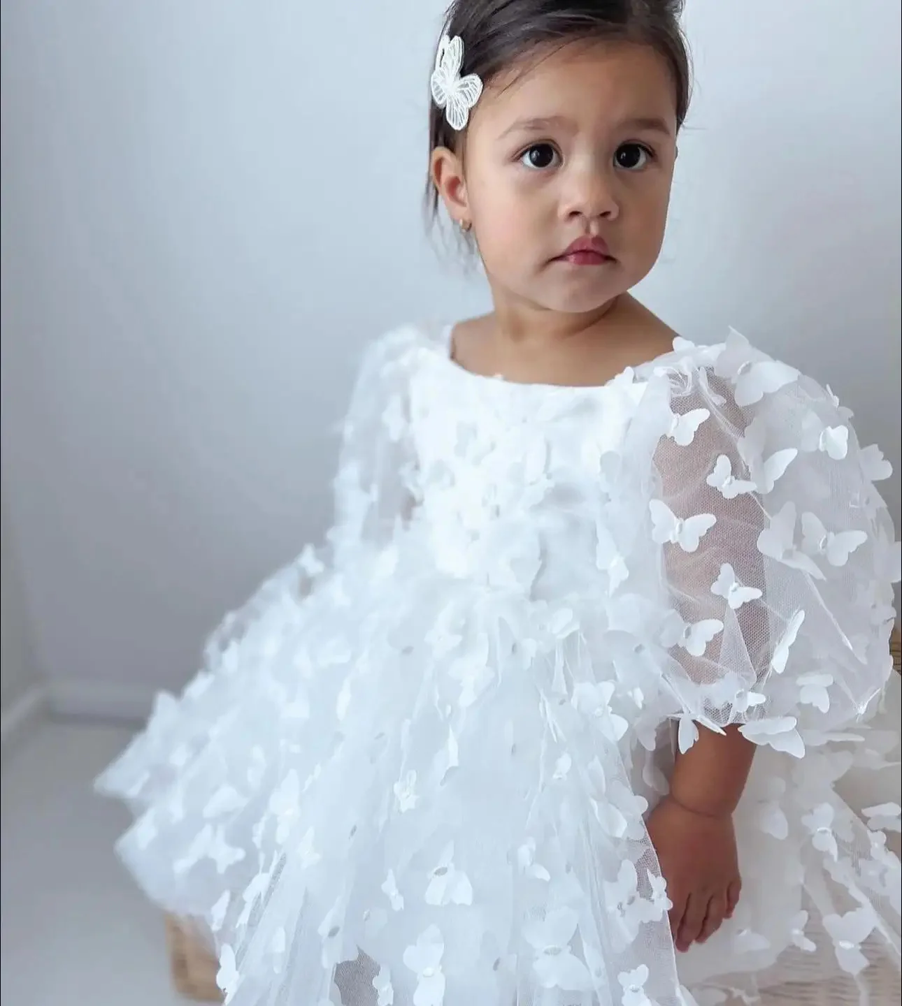 

Customized White Flower Girl Dress For Wedding Butterflies Tulle Backless Lovely Toddler Birthday Gift Photo Shoot Banquet Gown