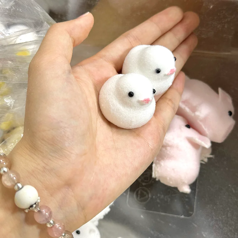 Kawaii ręcznie robiona silikonowa kaczka uciekają kreskówka zwierzę Mini breloczek do samochodu wisiorek drażność autyzm zabawki dla dzieci śliczny Squishy prezent