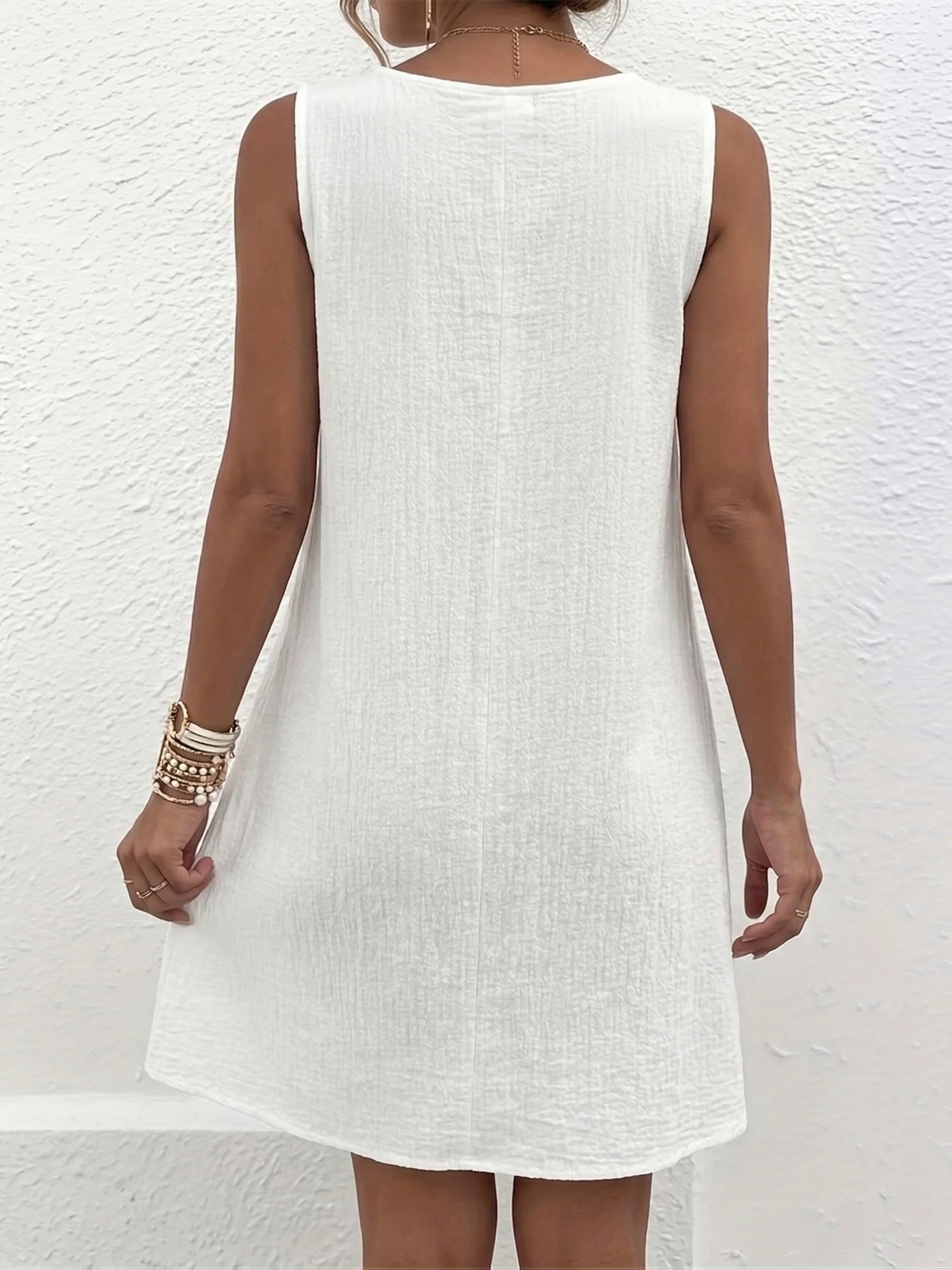 Ärmelloses Freizeitkleid in Übergröße mit Knopfdetails für mühelosen Stil und Komfort – Detail 14