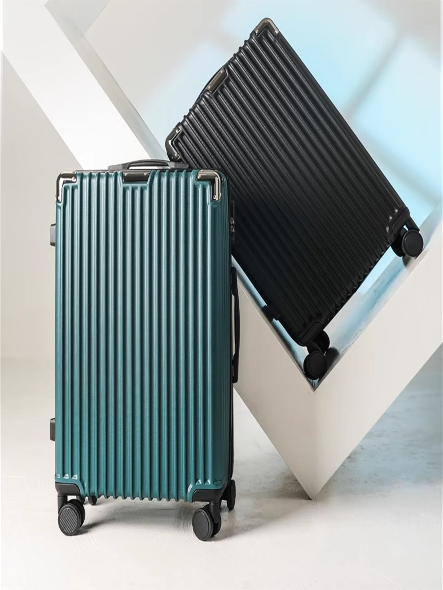 

Large Capaci Travel Suitcase for Men And Women 24 Inch with Silent Wheels And Zip Password Box Faionable Trendy Sle