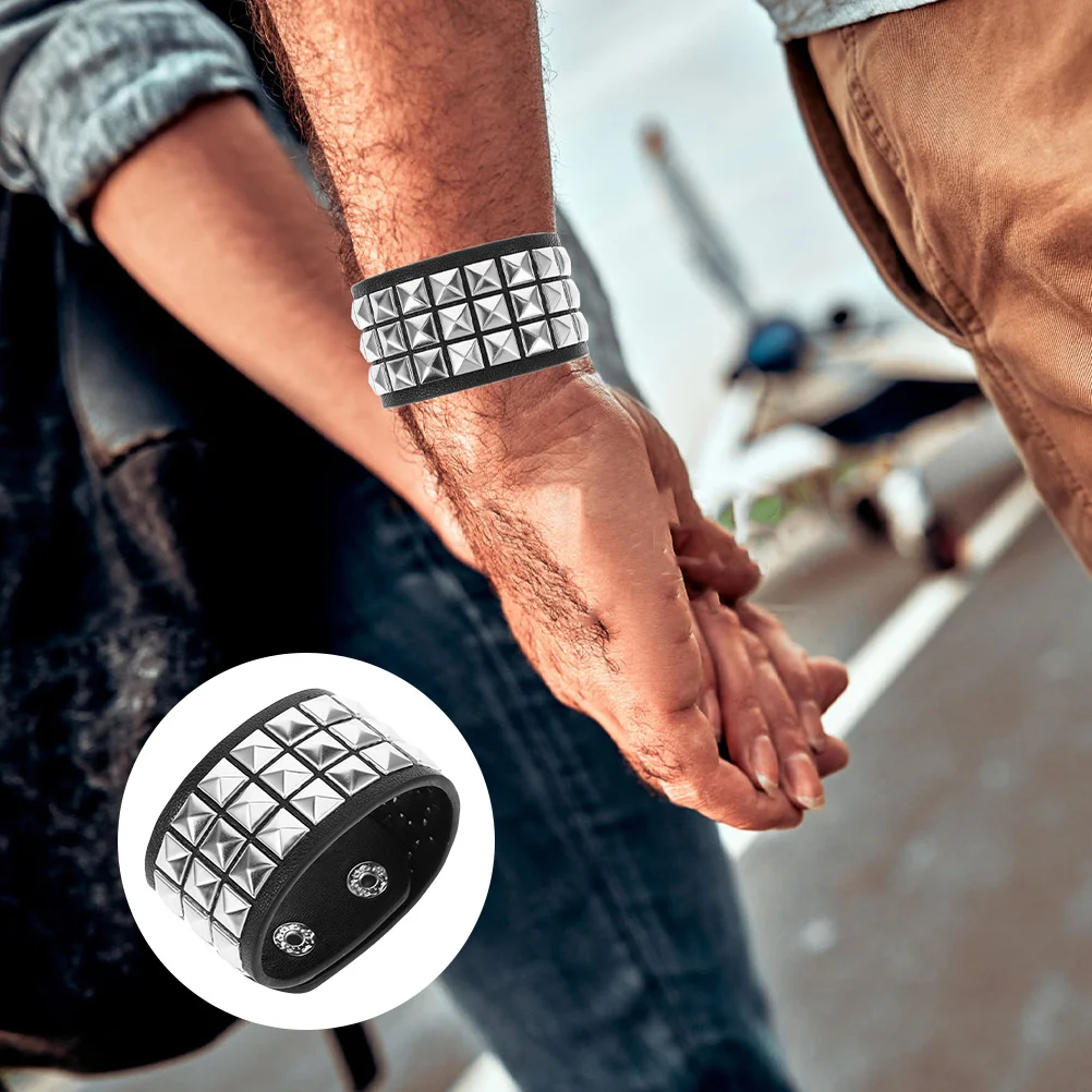 

2Pcs Studded PU Punk Bracelet Retro Wristband Unisex Fashion Wide-Edge Cuff for Concerts Parties PU Wristband