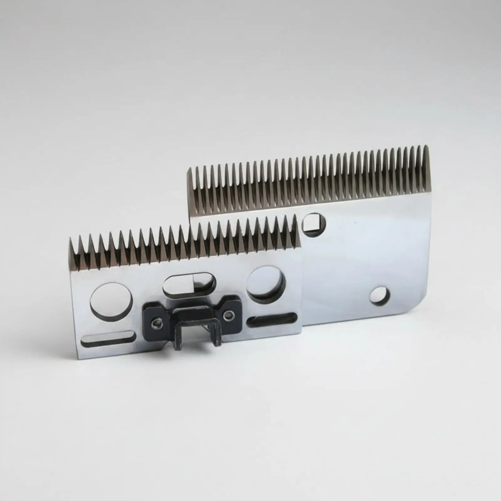 Livestock Hair Trimmer Horse Clipper Blade Replacement Tool Hard Metal Construction Sharp Edged Teeth with Bracket for Efficient