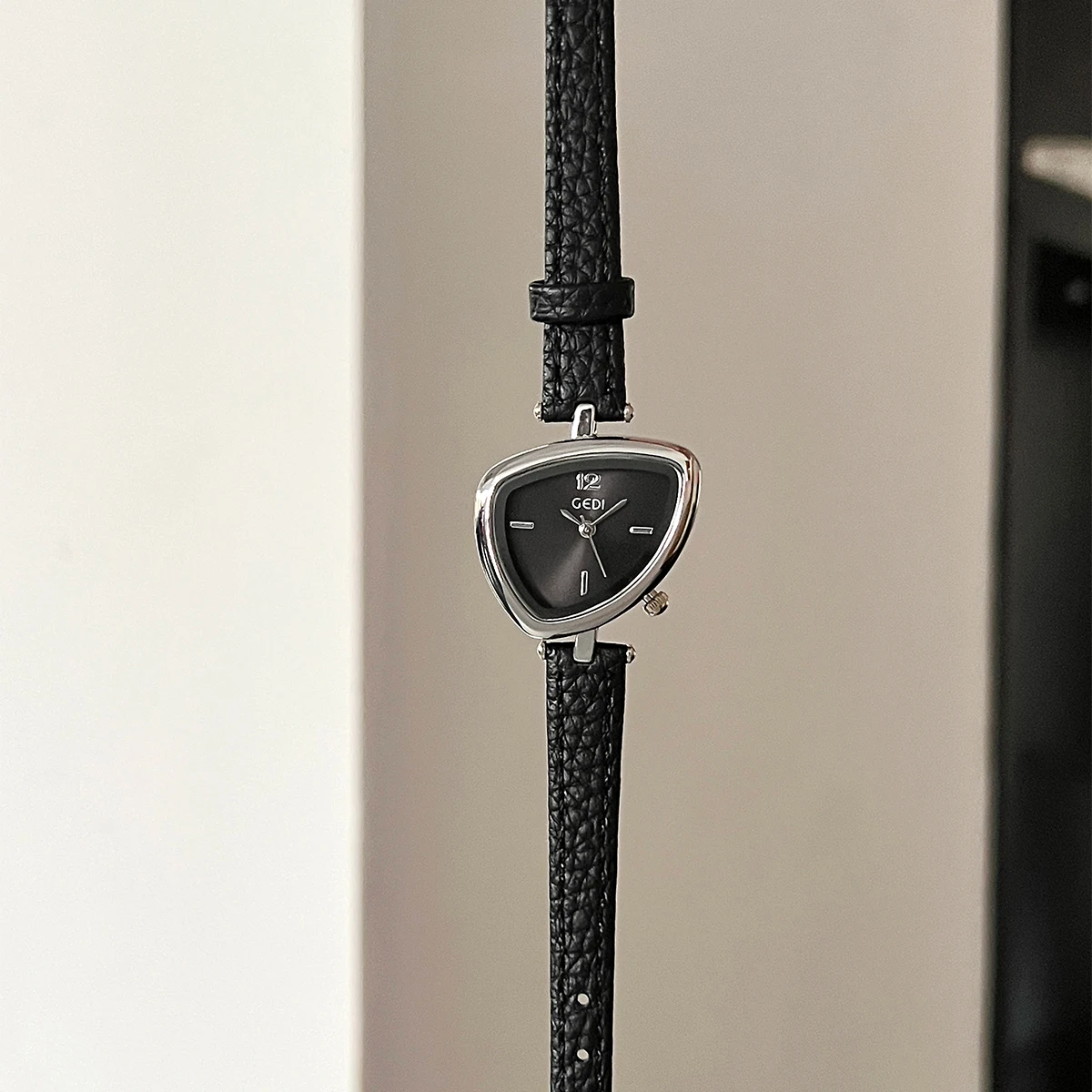 GEDI Vintage Watch Leather Light Luxury Simple Unique Irregular Dial Ladies Watches Elegant Quartz Waterproof Women's Wristwatch