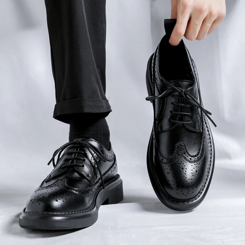 

New Trending Brogues Classic Men Dress Shoes Men Oxfords Patent Leather Shoes Lace Up Formal Black Leather Wedding Party Shoes