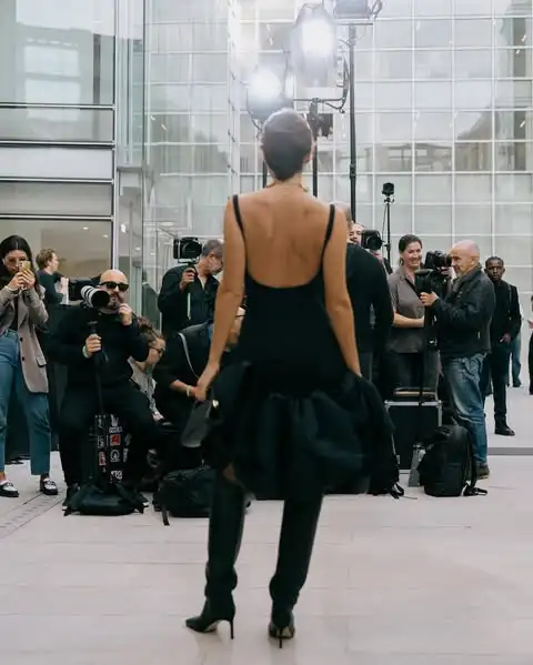 2025 Moda Czarny Backless Bubble Sukienki damskie High End A-line Straped Mini Female Maxi Dress To Party