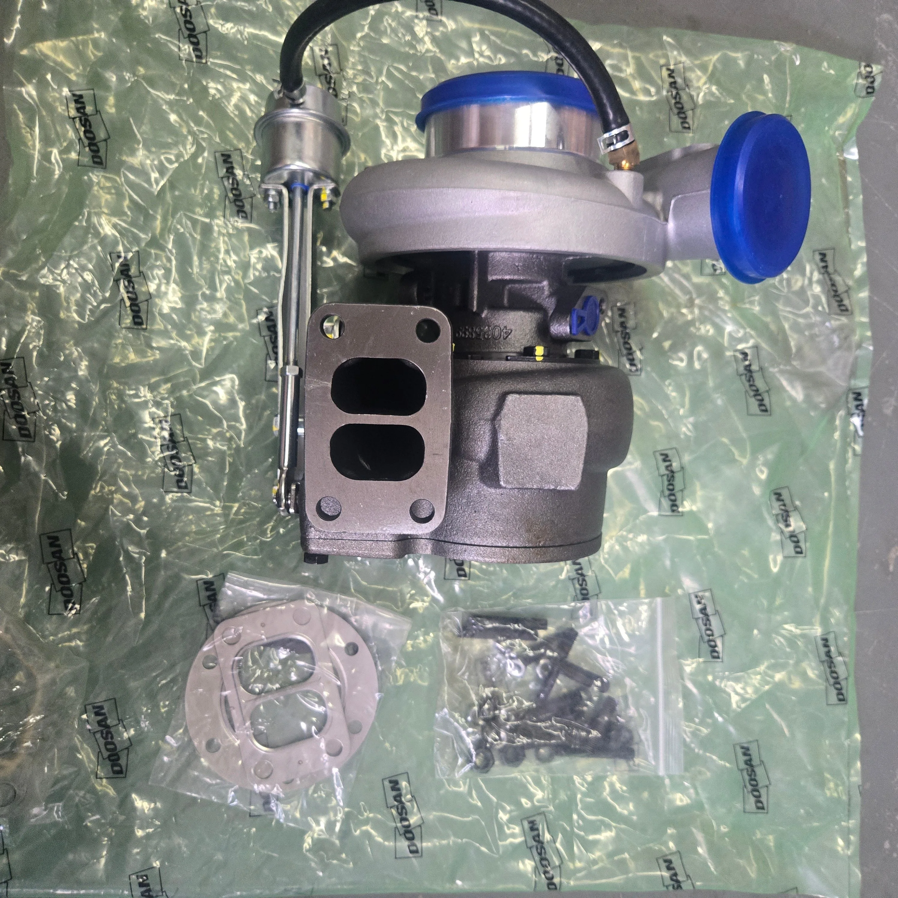 

Junfeng Engine Turbocharger Replacement for DX340-9C Designed for Better Emissions and Power Output 65.09100-7098-EP