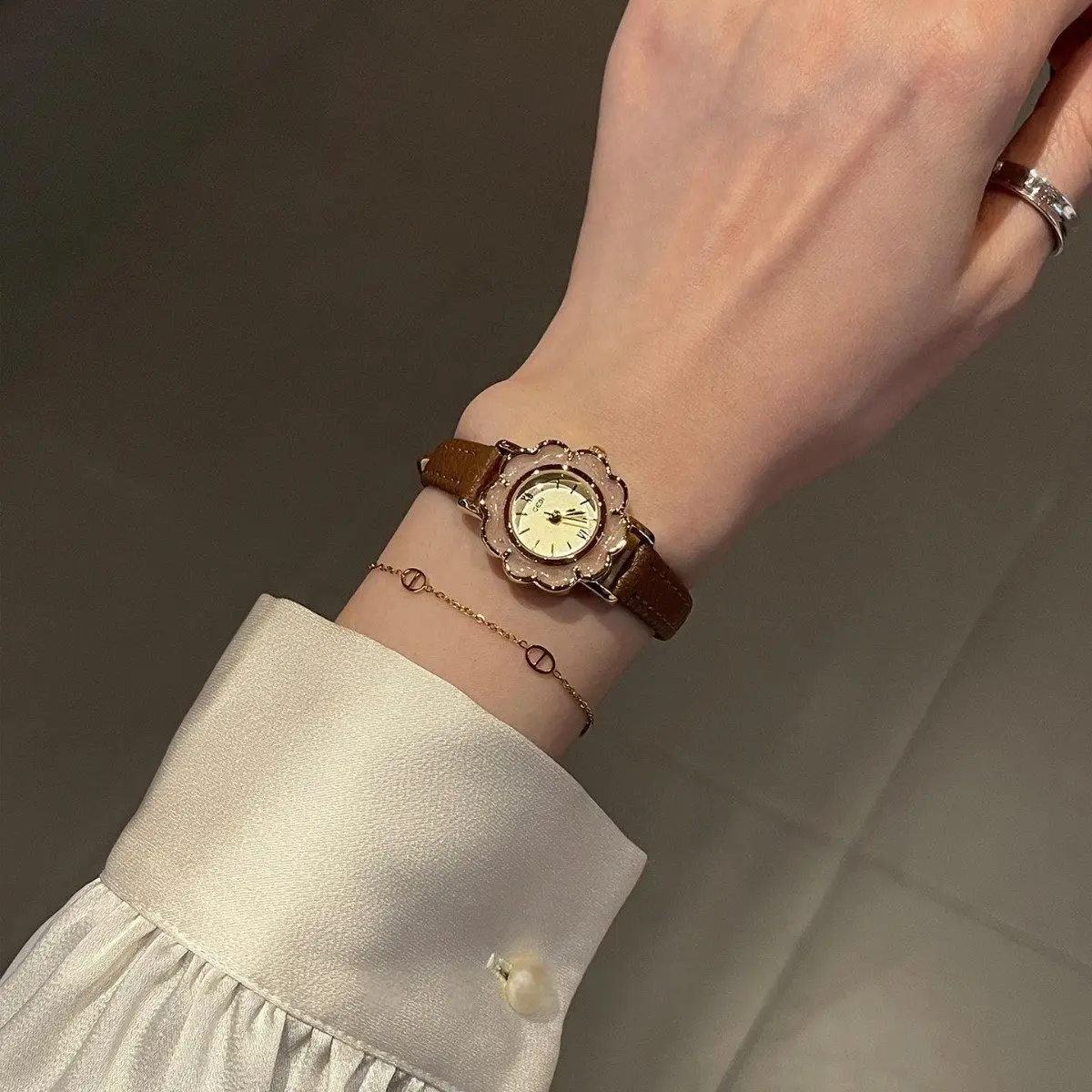 

2026 Camellia Flower Women's Watch Lightweight Luxury Mother-of-PearlHigh-EndSimple and Elegant Ladies' Wristwatch, Luxury Watch