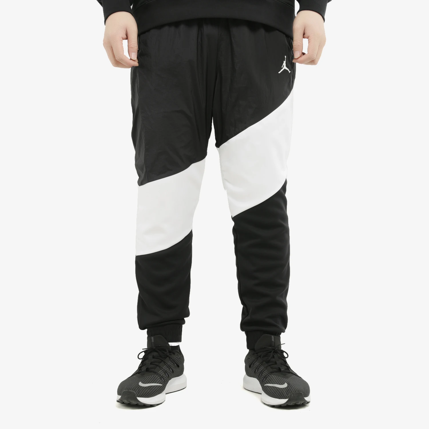 Nike Authentic Current Season New Men's Black and White Patched Sports Knit Long Pants CI7922-010