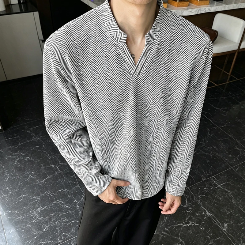Herren-T-Shirt mit V-Ausschnitt, Fischgrätmuster, langen Ärmeln, einfarbig, lockerer Oversize-Schnitt, weich, lässig, Pullover-Stil. – Detail 19