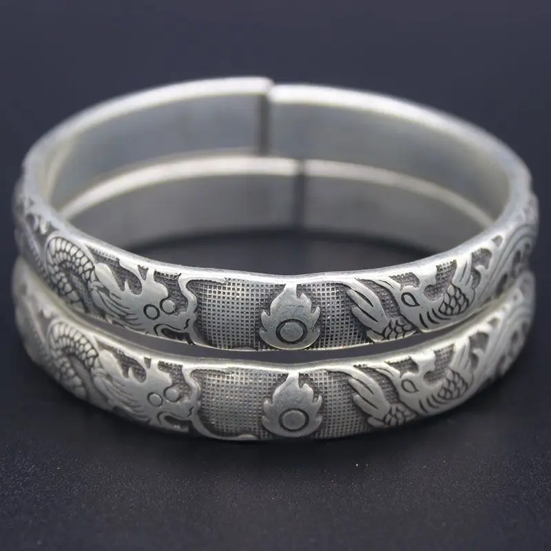 A pair of hidden silver bracelets, handmade Miao silver engraved dragon and phoenix solid bracelet, silver jewelry retro and old