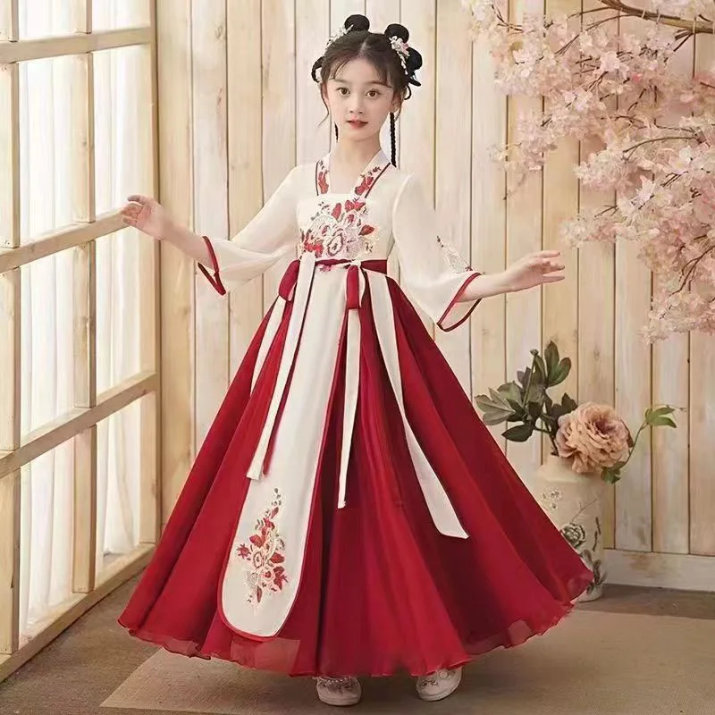 Chinese Hanfu girl\'s casual dress