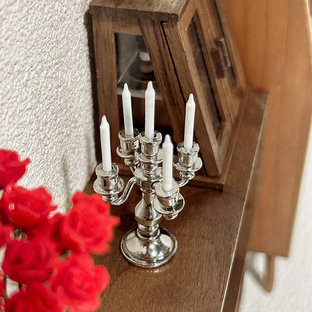 1/12 Dollhouse Miniature แท่งเทียนโลหะมินิเทียนของเล่นสําหรับตุ๊กตาอุปกรณ์ตกแต่ง