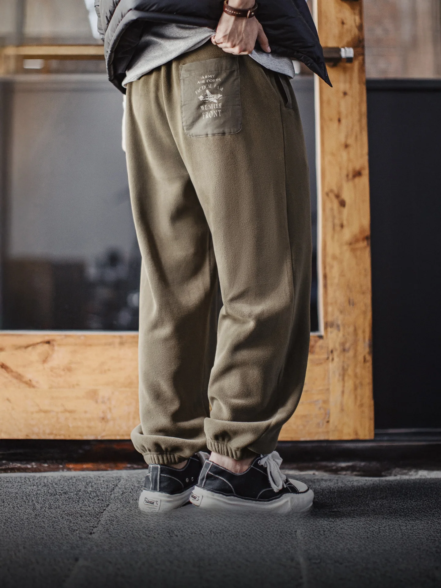 

Maden Men's Fce Lined Cargo Pants Autumn Winter Casual Trousers with Elastic Waisand Warm Brown Straight Leg Lengths